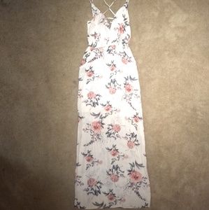 Floral maxi dress with pockets!